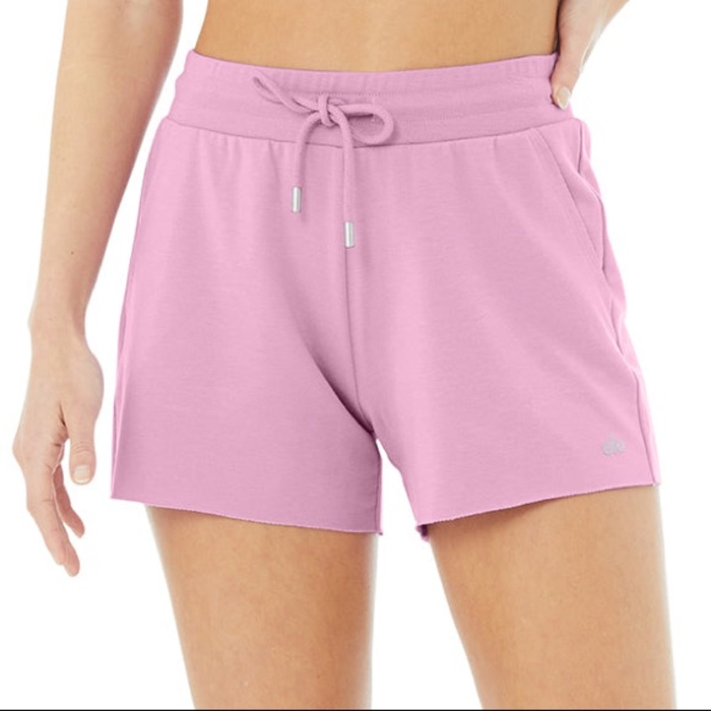 alo yoga dreamy shorts in pink lavender